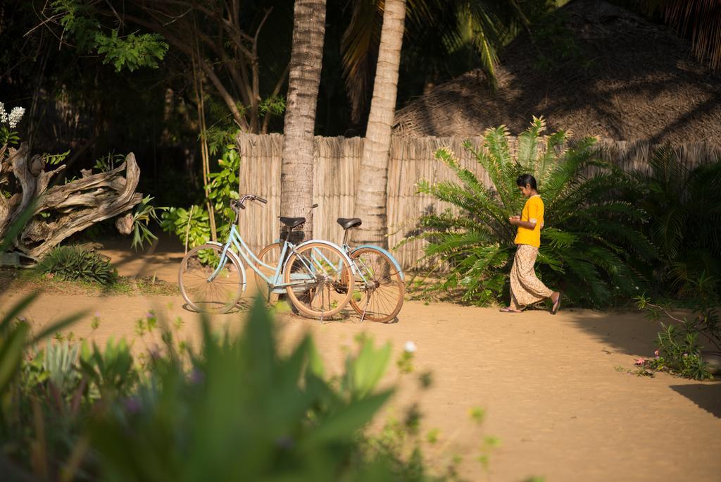 Bar Reef Resort Etalai Bagian luar foto