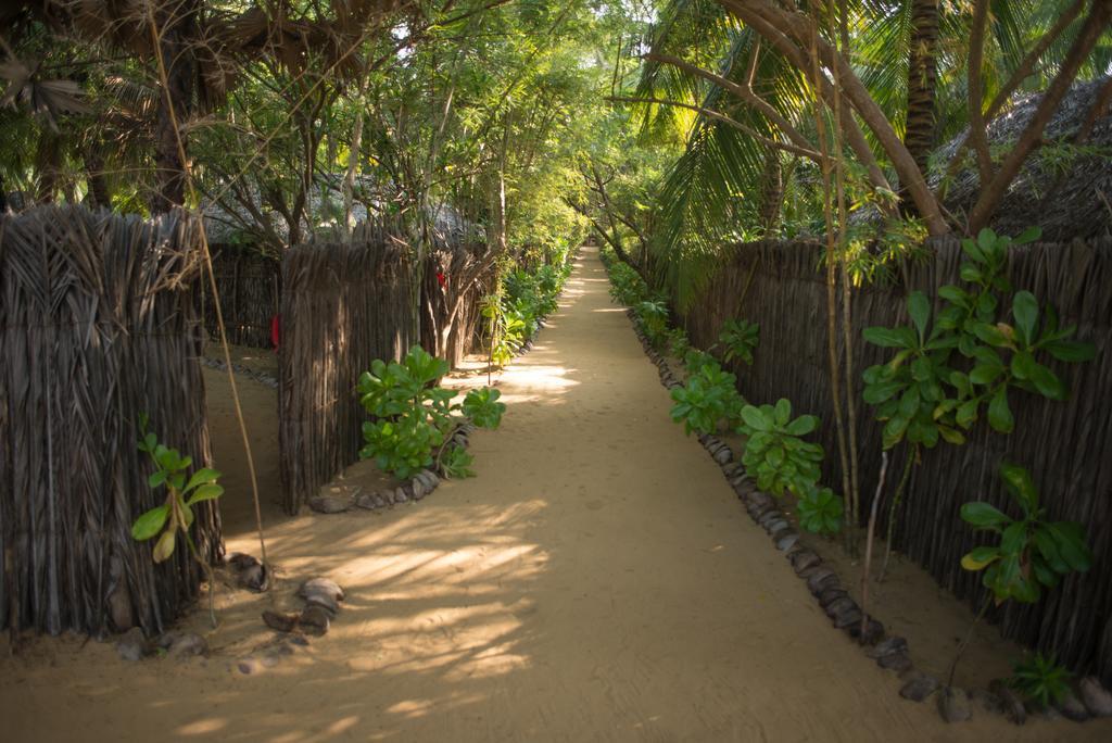 Bar Reef Resort Etalai Bagian luar foto