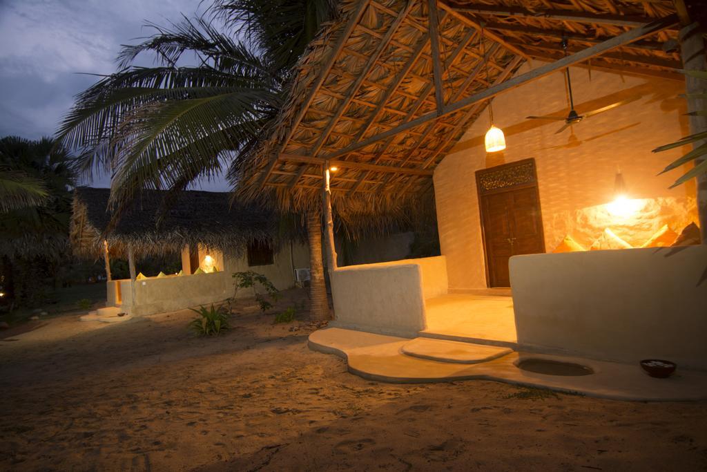 Bar Reef Resort Etalai Bagian luar foto